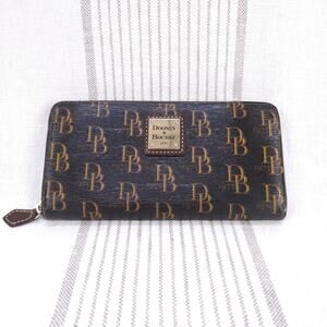 VTG Dooney + Bourke Wallet Womens Brown Zip Around Signature DB 1975 Old Money